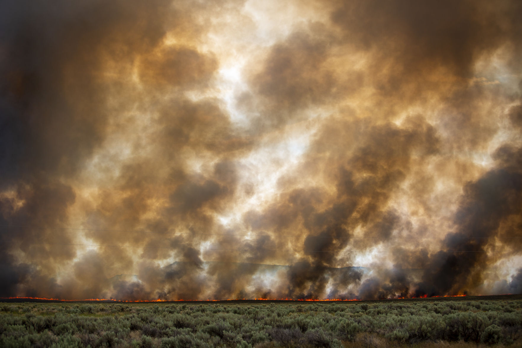 Wildfire burns near Declo